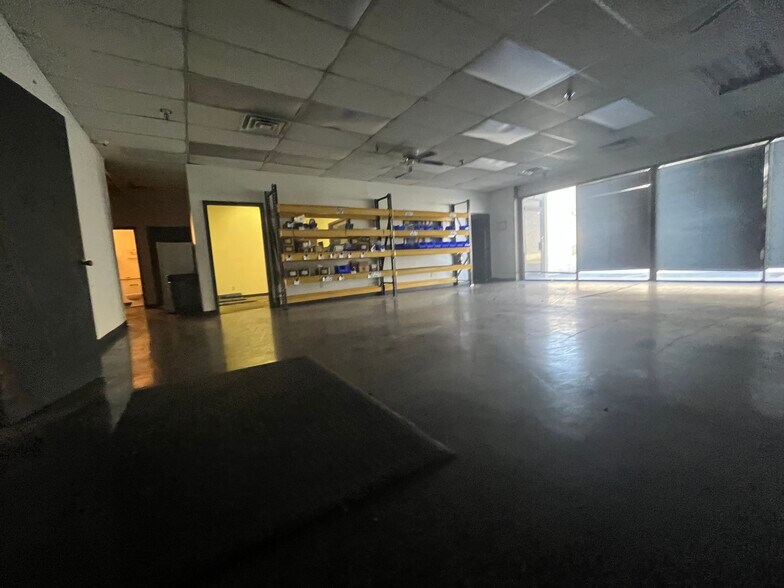 More Photos Of 4130-4150 Will Rogers Pky, Oklahoma City Warehouse For Lease