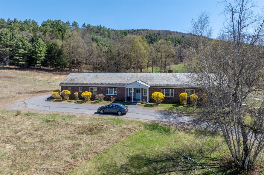 More Photos Of 25 Warner Center Rd, Saxtons River Apartments For Sale