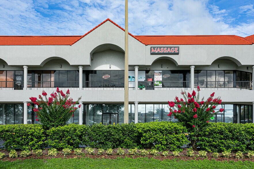 More Photos Of 2956-2960 Vineland Rd, Kissimmee Storefront Retail Office For Lease