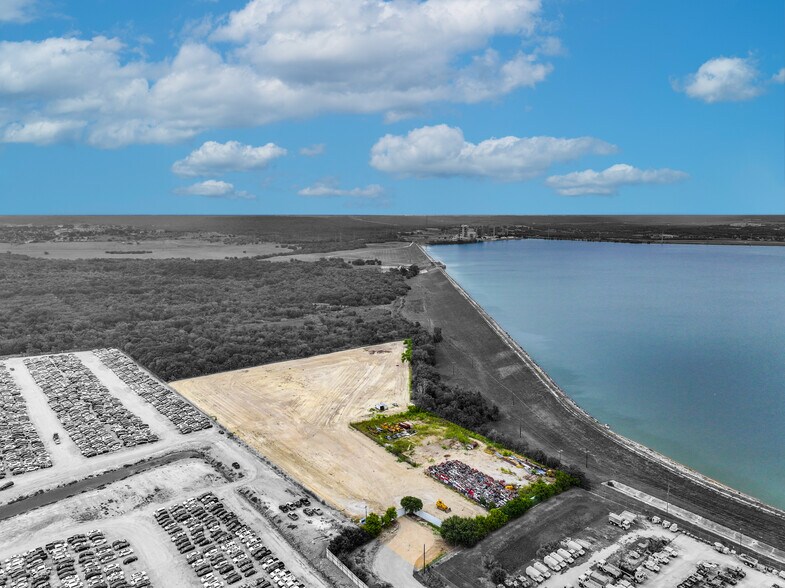More Photos Of 513 Idlewild Rd, Grand Prairie Land For Lease