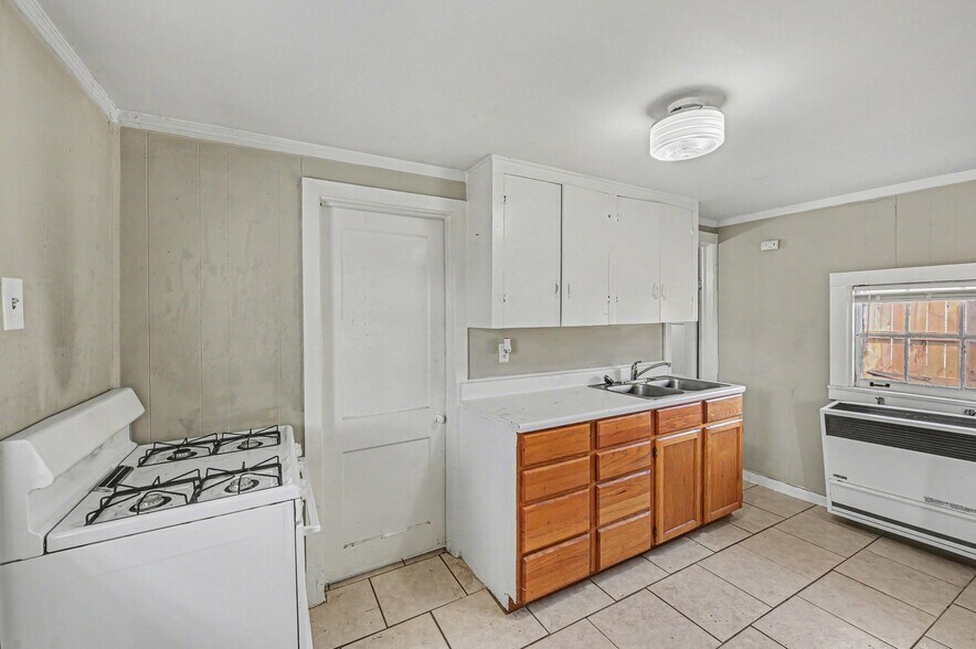 More Photos Of 308 Chestnut St, Silver Lake Apartments For Sale