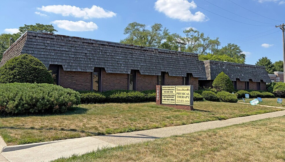 More Photos Of 18601 Mack Ave, Detroit Medical For Lease