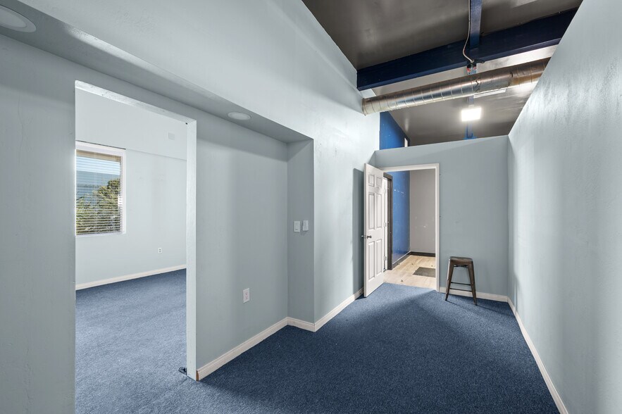 More Photos Of 8020 Ronson Rd, San Diego Warehouse For Lease