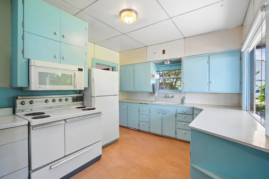 More Photos Of 2105 SE Ochoco St, Portland Office For Sale