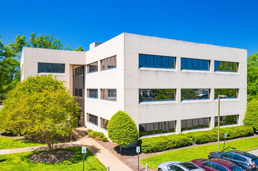 Primary Photo Of 5511 Staples Mill Rd, Richmond Medical For Lease