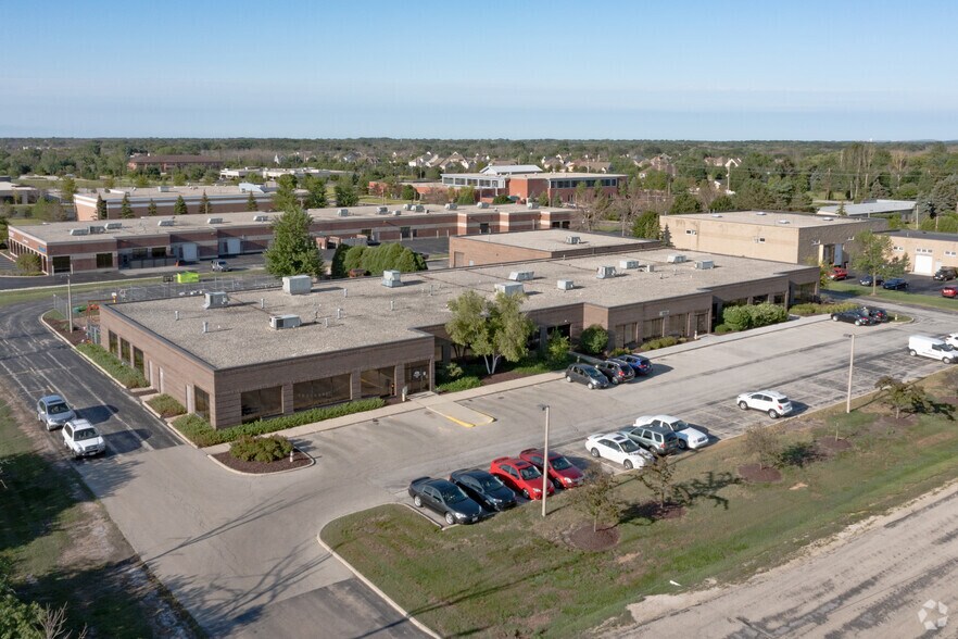 More Photos Of 1115 W Liebau Rd, Mequon Showroom For Lease