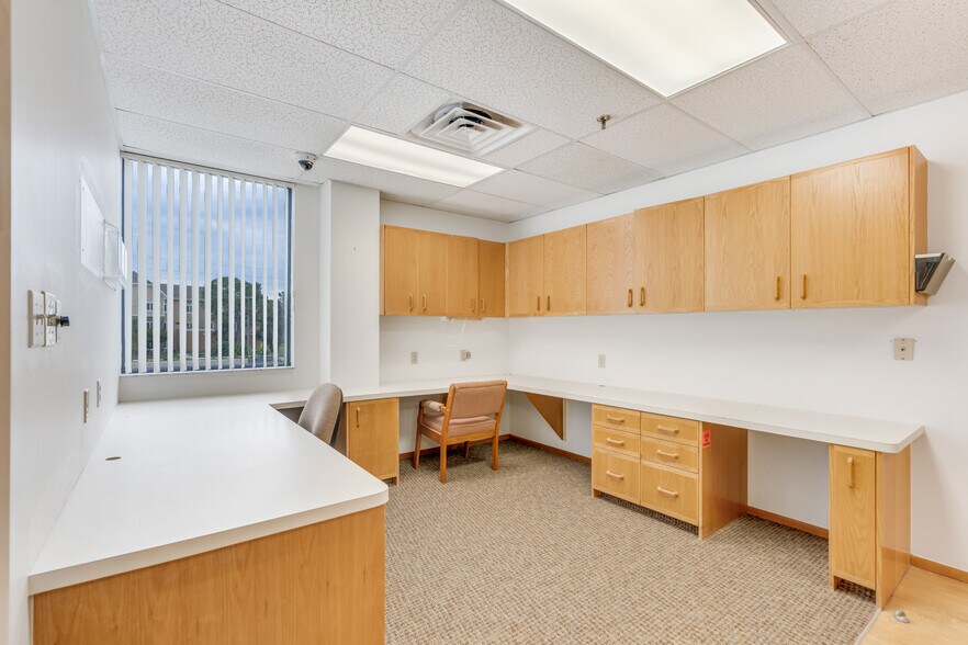 More Photos Of 2525 Harbor Blvd, Port Charlotte Medical For Sale