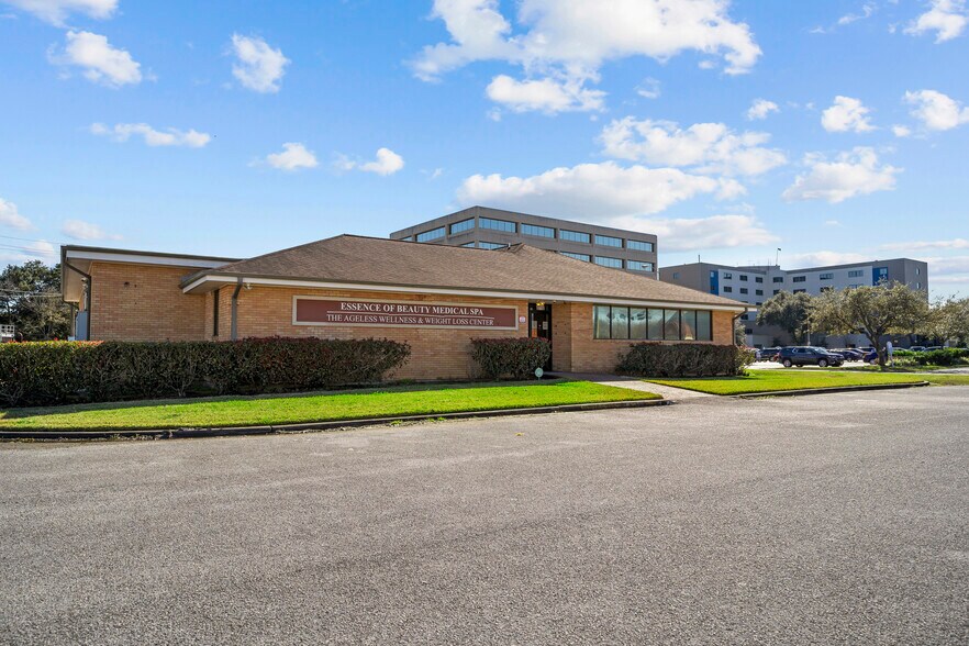 More Photos Of 1601 Liberty St, Richmond Medical For Lease