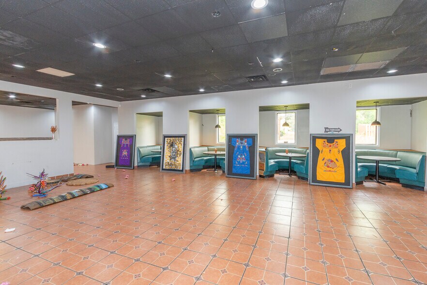 More Photos Of 1704-1710 W Main St, Central Restaurant For Lease