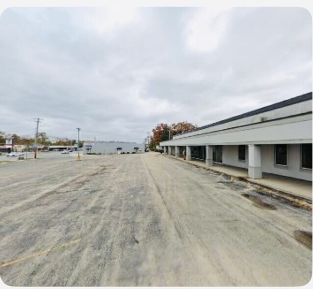 More Photos Of 7103 W 111th St, Worth Freestanding For Lease