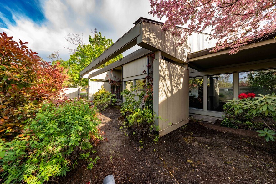 More Photos Of 537 Murphy Rd, Medford Medical For Lease