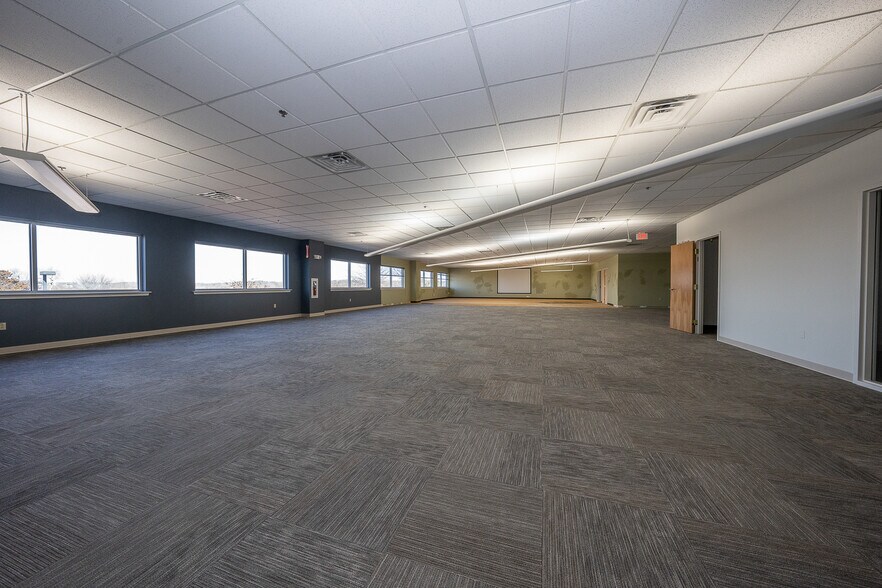 More Photos Of 9 Iron Bridge Dr, Collegeville Warehouse For Lease