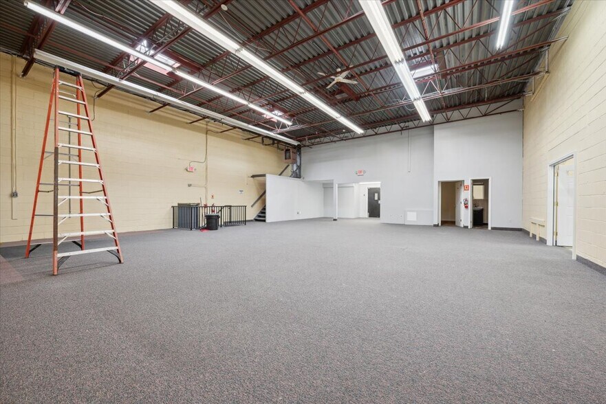 More Photos Of 906 Us Highway 22, Somerville Light Distribution For Lease