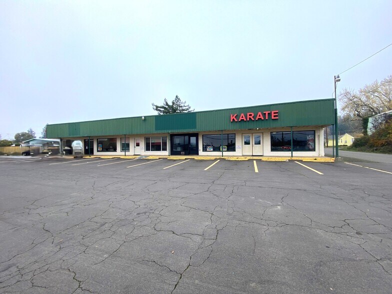 Primary Photo Of 1003-1009 W Central Ave, Sutherlin Freestanding For Lease