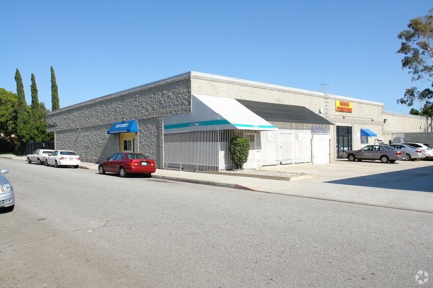 More Photos Of 658 Hawthorne St, Glendale Showroom For Lease
