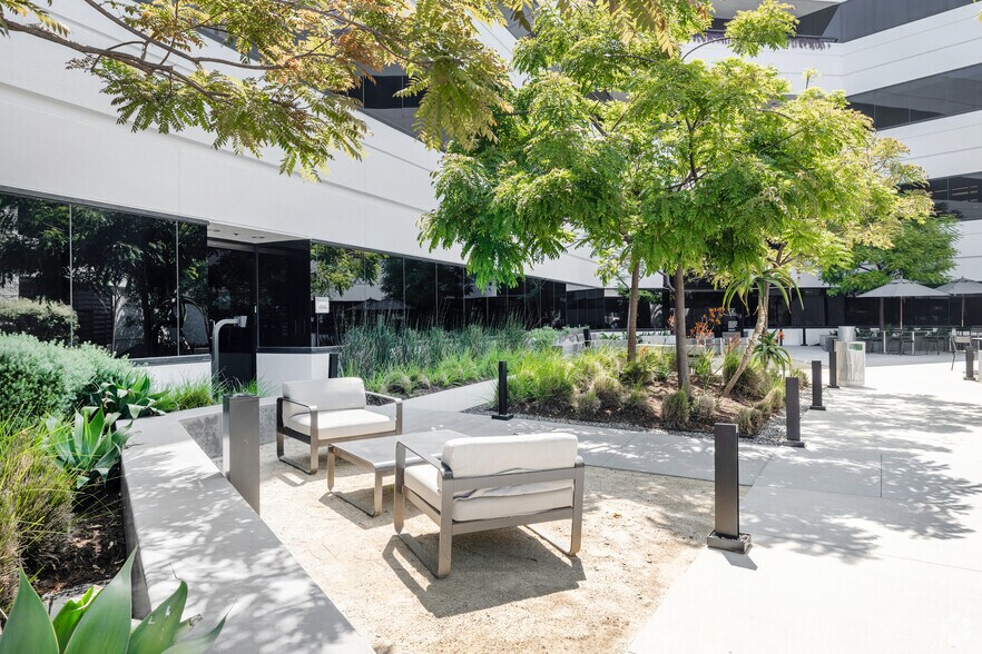 More Photos Of 3000 S Robertson Blvd, Los Angeles Office For Sale