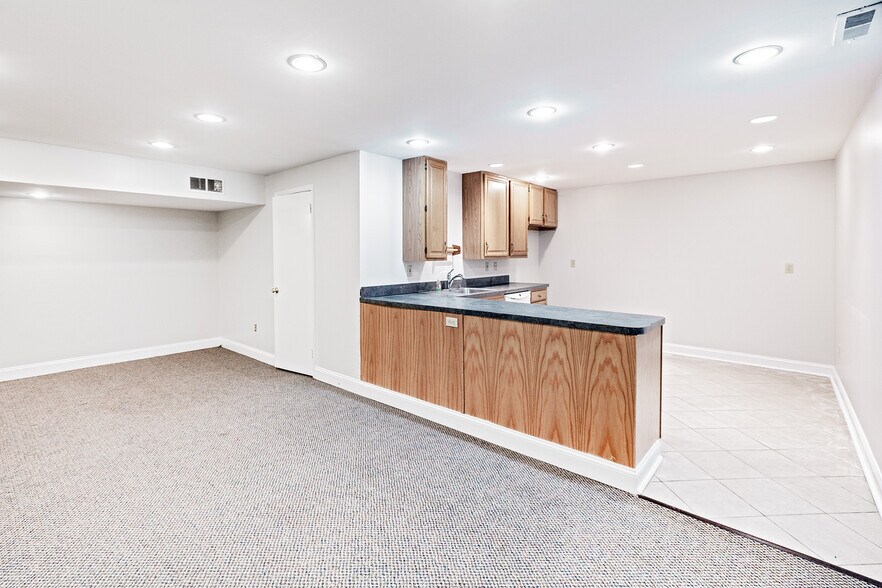 More Photos Of 5201-5215 W Woodmill Dr, Wilmington Medical For Sale