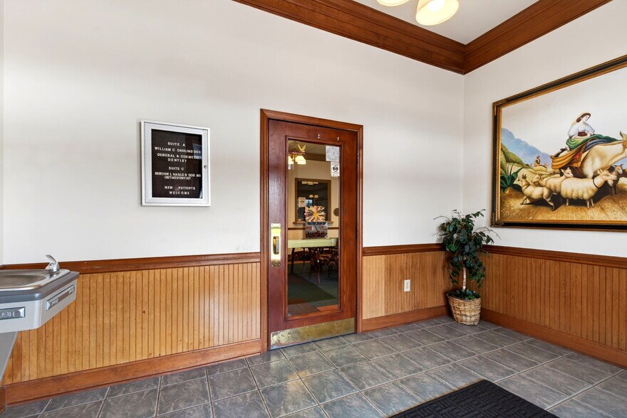 More Photos Of 1964 N Lakeman Dr, Bellbrook Medical For Sale