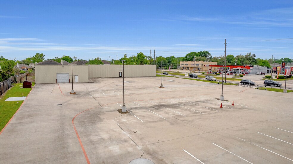More Photos Of 11930 Bammel North Houston Rd, Houston Warehouse For Lease