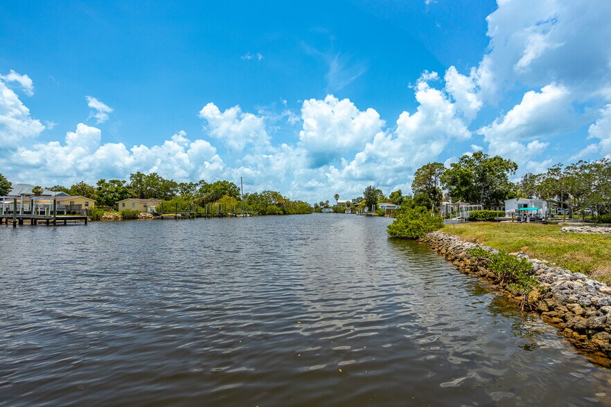 More Photos Of 8820 Rocky Creek Dr, Tampa Apartments For Sale