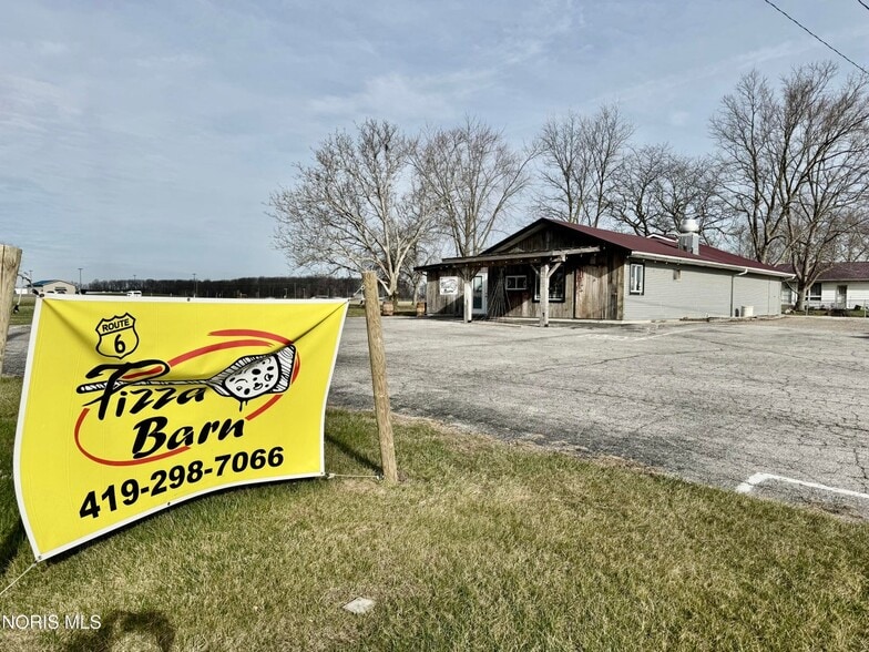 Primary Photo Of 404 W Vine St, Edgerton Restaurant For Sale