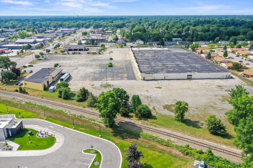 More Photos Of 2865-2885 Bay Rd, Saginaw Freestanding For Sale