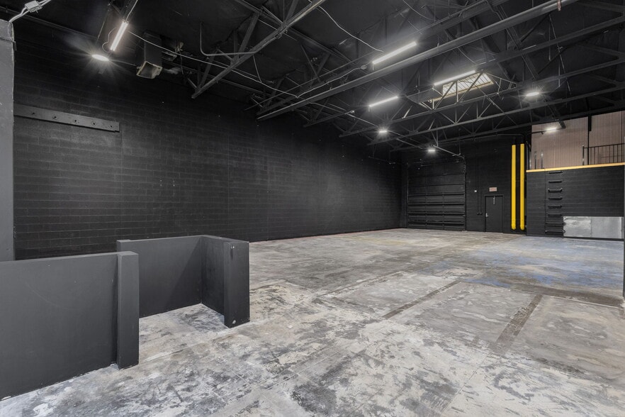 More Photos Of 7318 S 89th Pl, Mesa Showroom For Sale