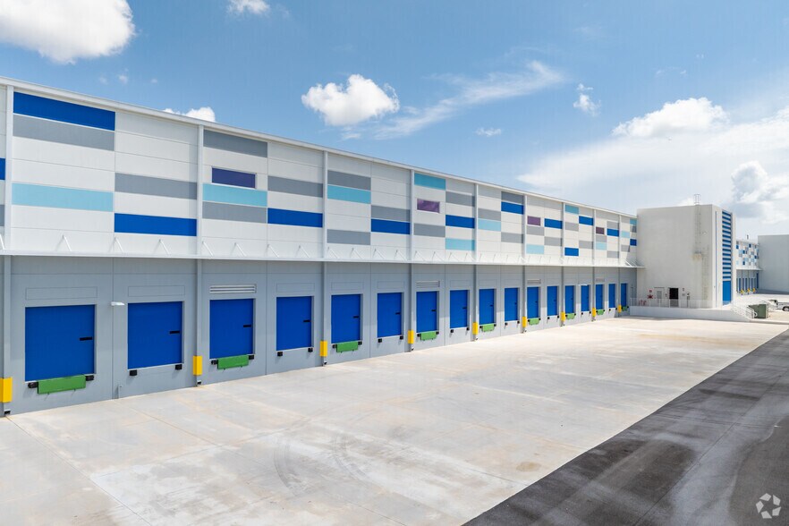 More Photos Of 2260 NW 27th Ave, Miami Refrigeration Cold Storage For Lease