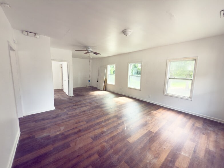 More Photos Of 605 Roberts Dr, Riverdale Office For Lease