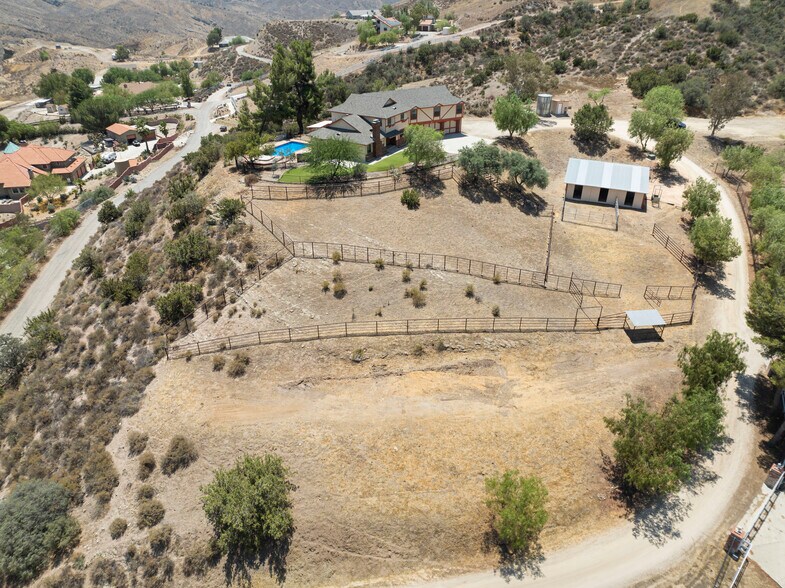 More Photos Of 13620 Pales Rd, Agua Dulce Specialty For Lease