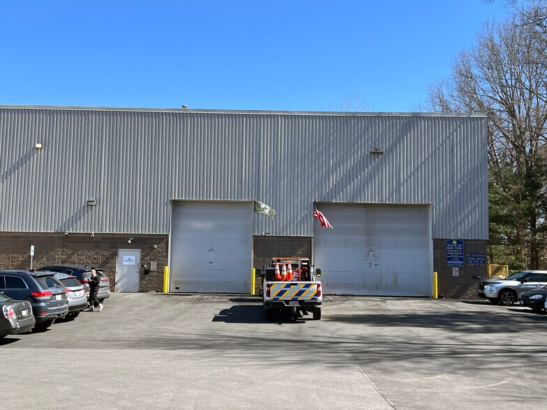 More Photos Of 30B Post Rd, Colonie Warehouse For Lease