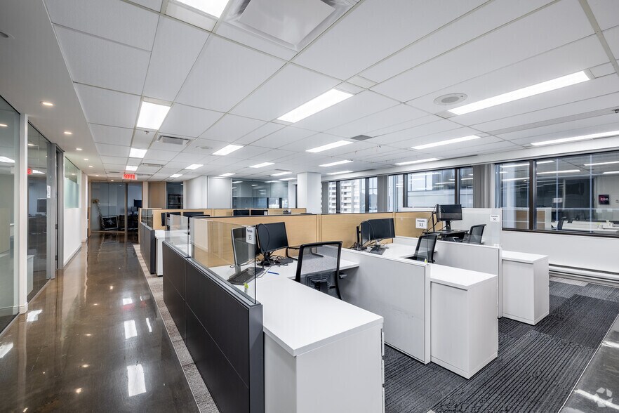 More Photos Of 3400 Boul De Maisonneuve O, Montréal Unknown For Lease