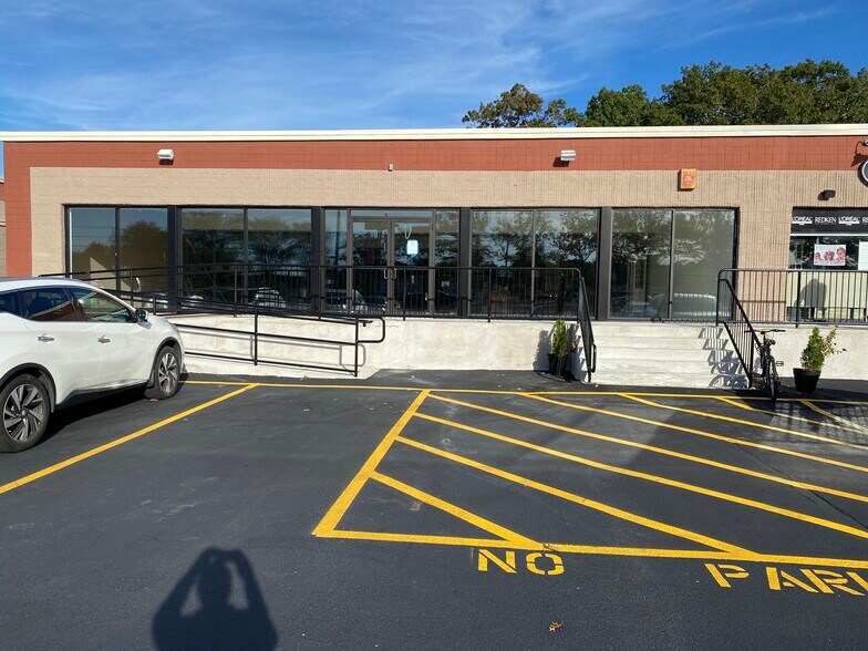 More Photos Of 29 Rocky Point Yaphank Rd, Rocky Point Storefront For Lease