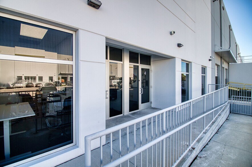 More Photos Of 3042 NW 73rd St, Miami Distribution For Lease