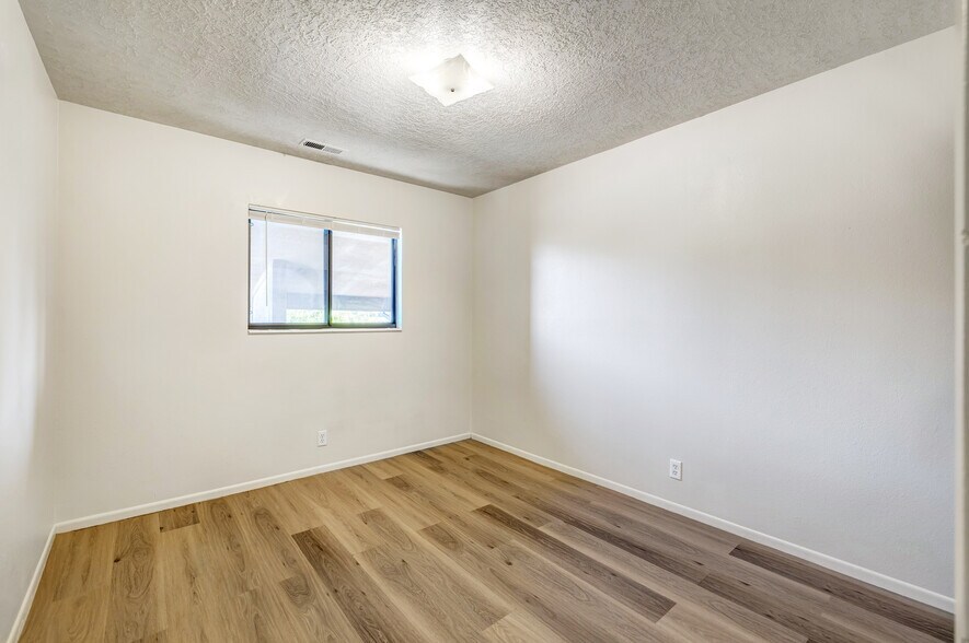 More Photos Of 800 W Highway Dr, Wellington Apartments For Sale