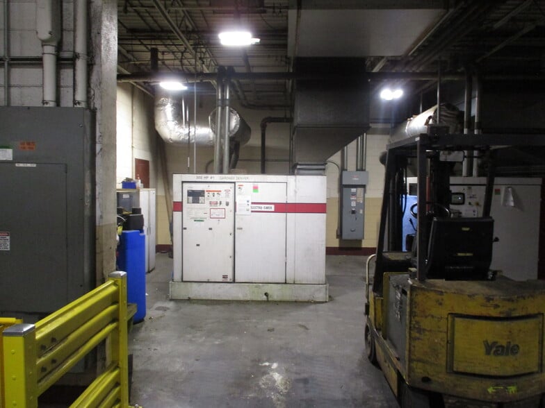 More Photos Of 2800 Estes St, Norton Shores Manufacturing For Sale