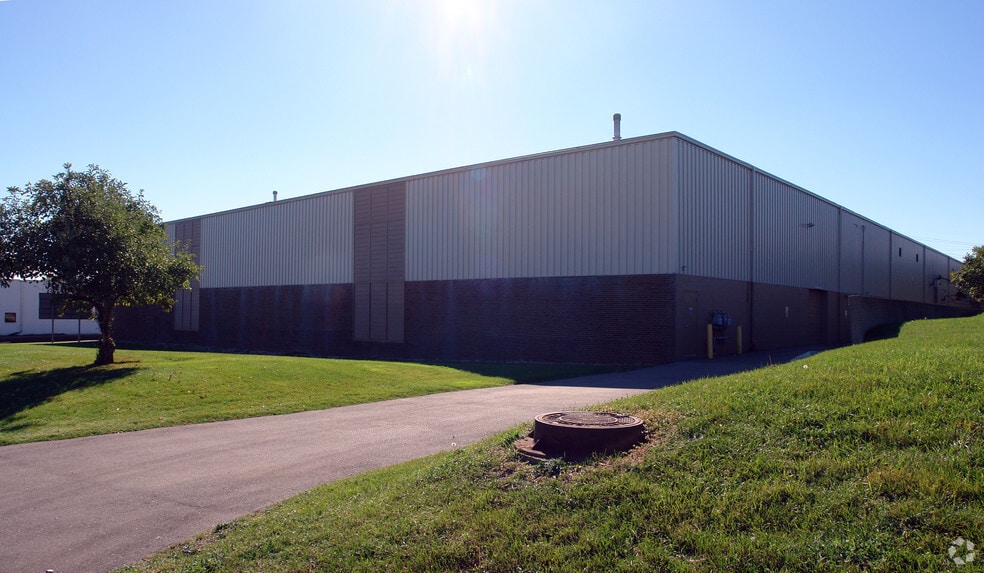 More Photos Of 24601-24641 Crestview Ct, Farmington Hills Warehouse For Lease