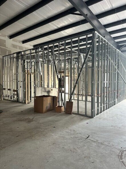 More Photos Of 4921 Lena Rd, Bradenton Industrial For Lease