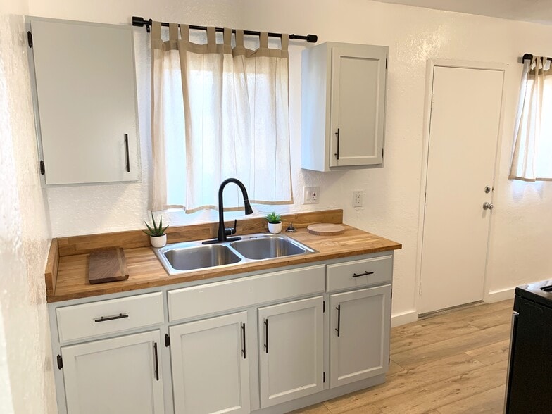 More Photos Of 3443 West Blvd, Los Angeles Apartments For Sale