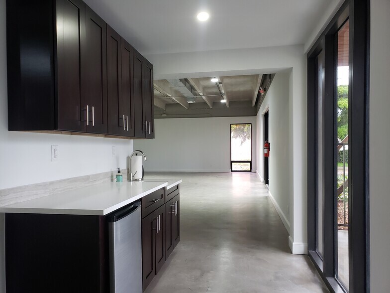 More Photos Of 469 Spencer Dr, West Palm Beach Medical For Lease