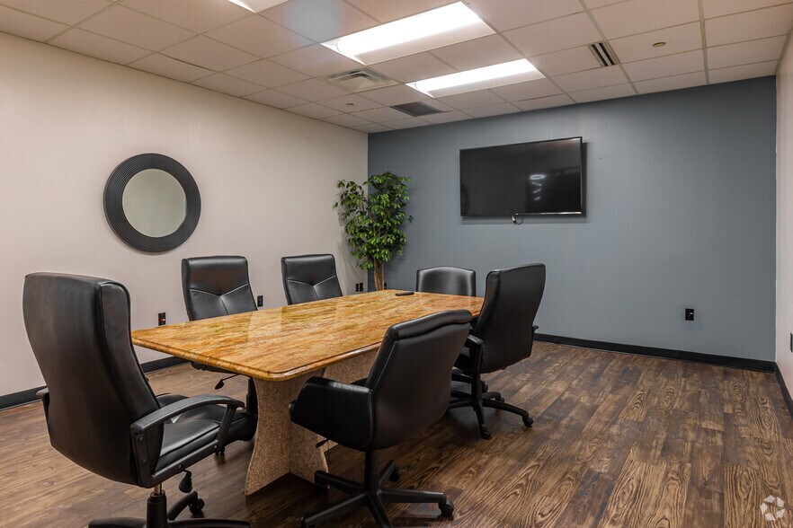 More Photos Of 5751 Kroger Dr, Fort Worth Office For Lease