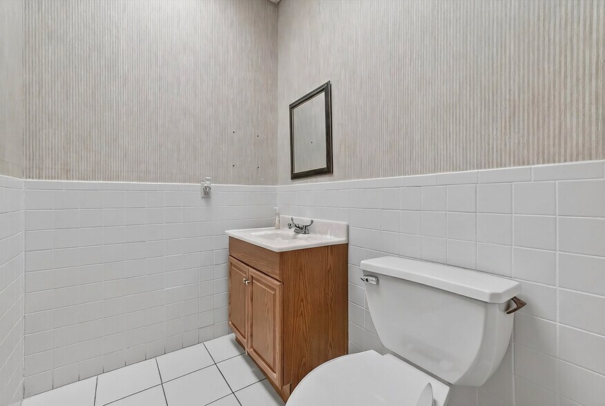 More Photos Of 24-26 Liberty Square Mall, Stony Point Office For Sale