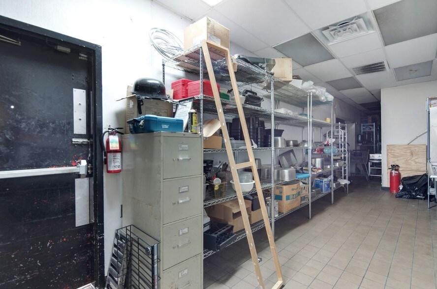 More Photos Of 315 N Eastern Blvd, Fayetteville Convenience Store For Sale