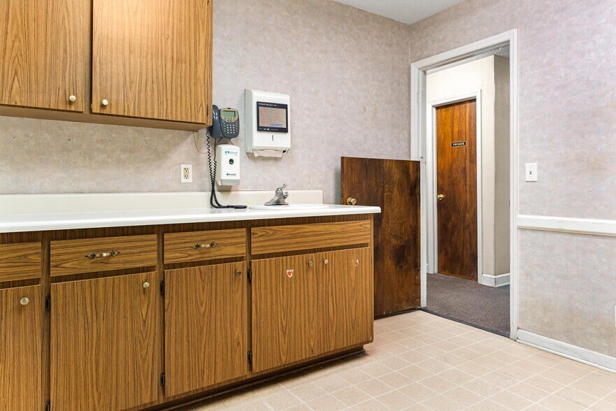 More Photos Of 450 North St, Bamberg Medical For Sale