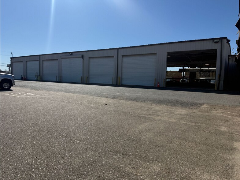 More Photos Of 2600 Booth St, Monroe Distribution For Sale