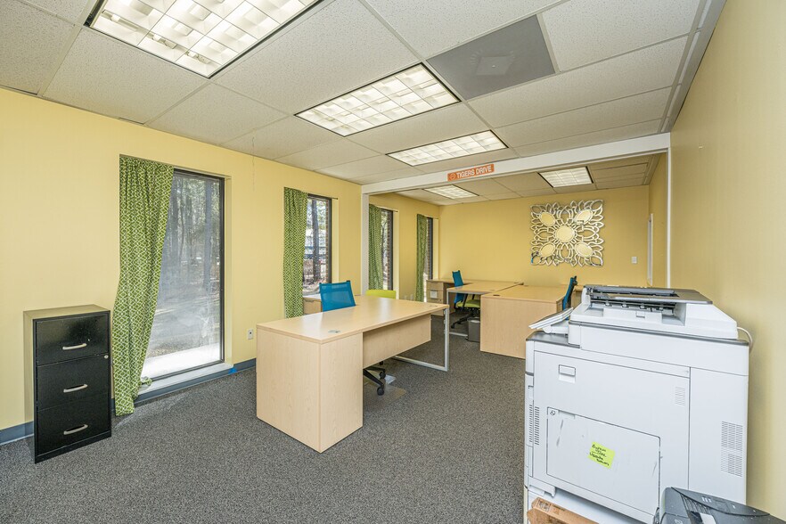 More Photos Of 105 Lamplight Cir, Summerville Flex For Lease