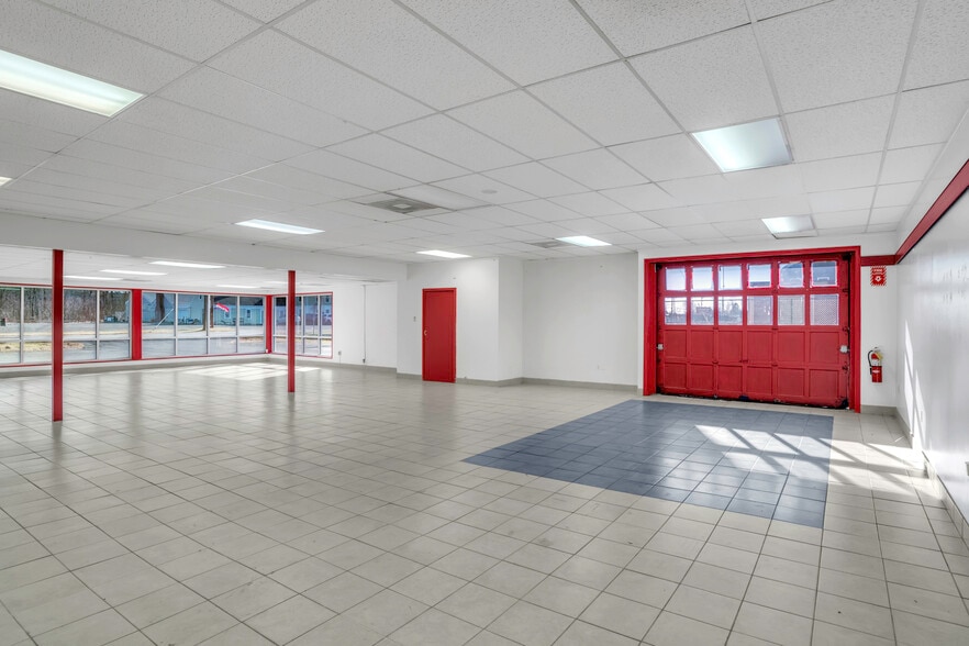 More Photos Of 253 Greenfield Rd, South Deerfield Auto Dealership For Sale