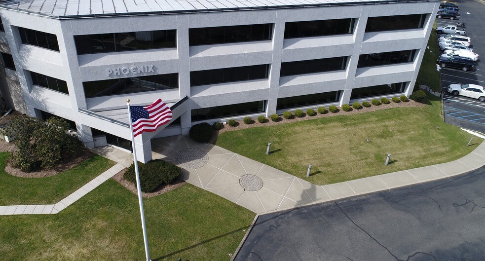 More Photos Of 107 Beaverbrook Rd, Lincoln Park Flex For Lease