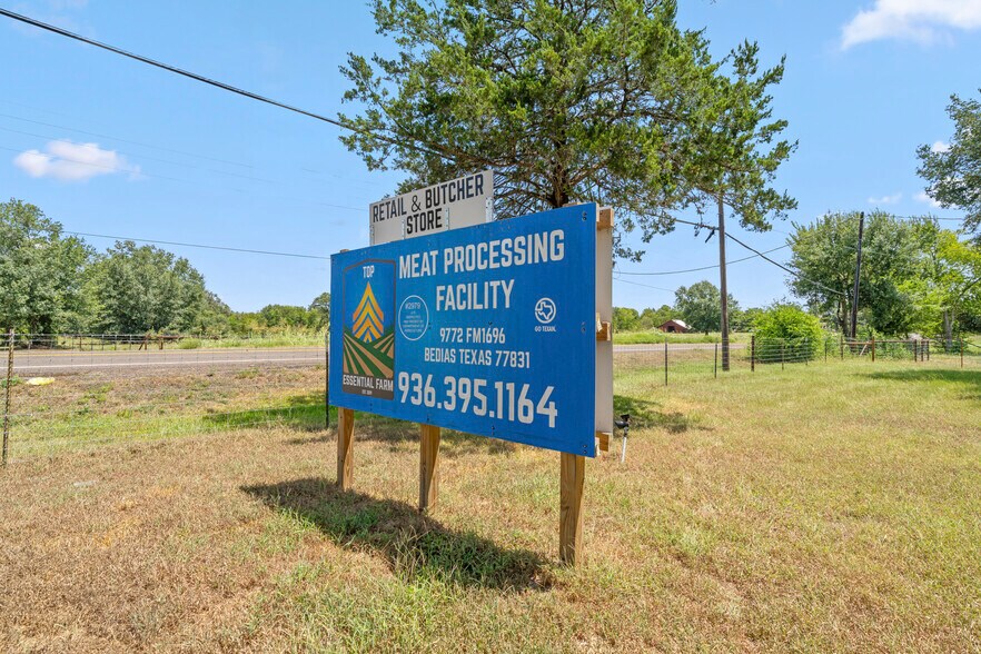 More Photos Of 9772 FM 1696 Rd, Bedias Storefront For Sale