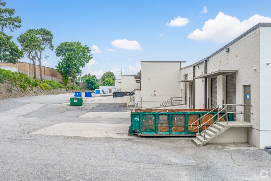 More Photos Of 1450-1468 Chattahoochee Ave NW, Atlanta Warehouse For Lease